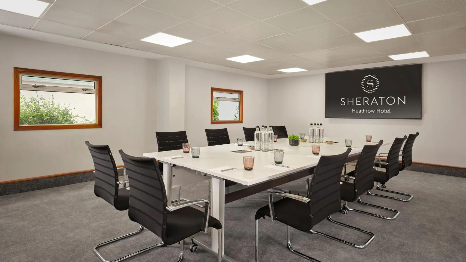 הית'רו Sheraton Heathrow Hotel 4*,